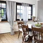 Gemütliches Reiheneckhaus Mit Balkon