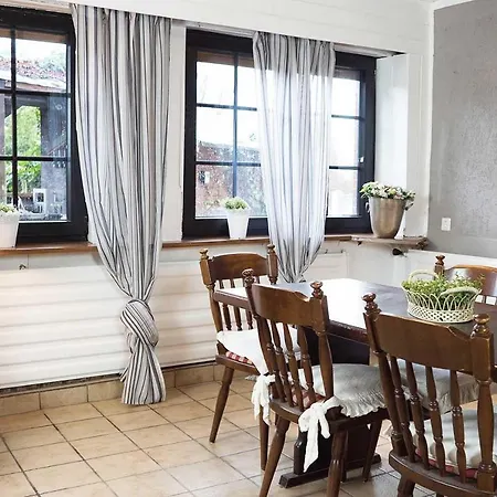 Gemuetliches Reiheneckhaus Mit Balkon