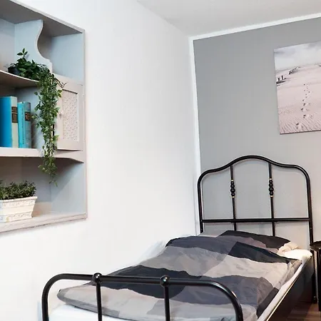 Gemuetliches Reiheneckhaus Mit Balkon Prázdninový dům Burscheid